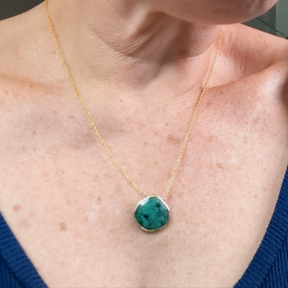 Elegant 14K Gold and Raw Emerald Green Pendant Necklace - NWOT